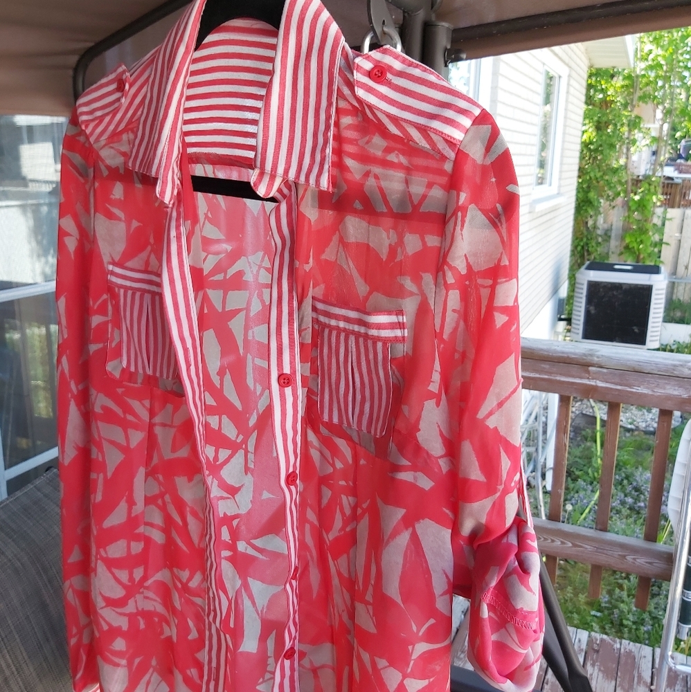 Floral long sleeve shirt **GREAT FOR THE SUMMER